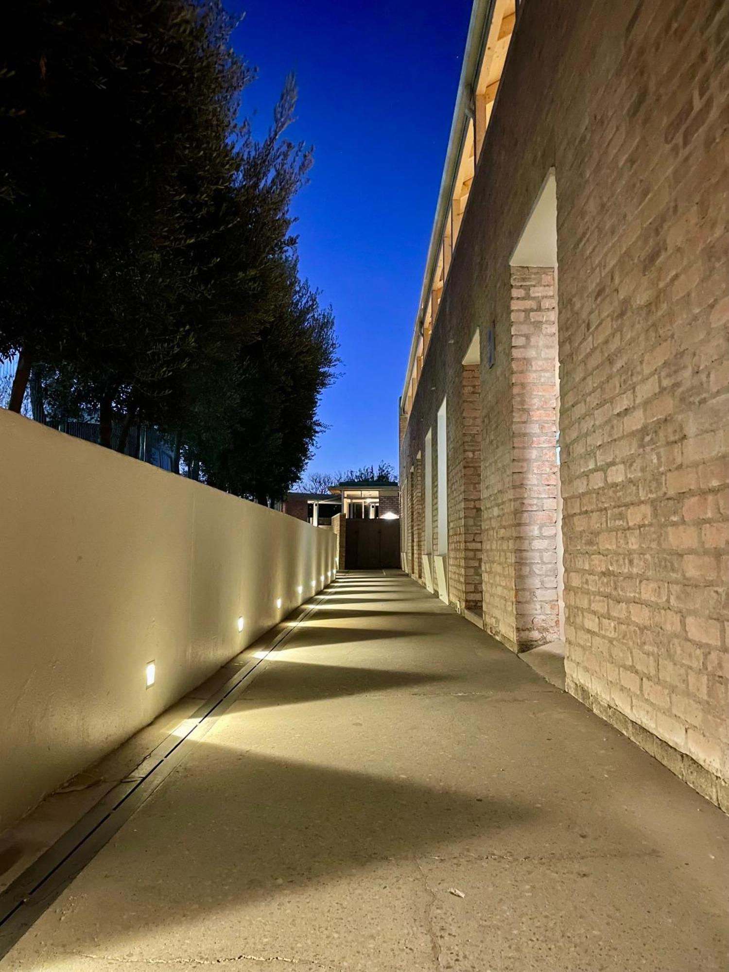 The Windhoek Luxury Suites מראה חיצוני תמונה